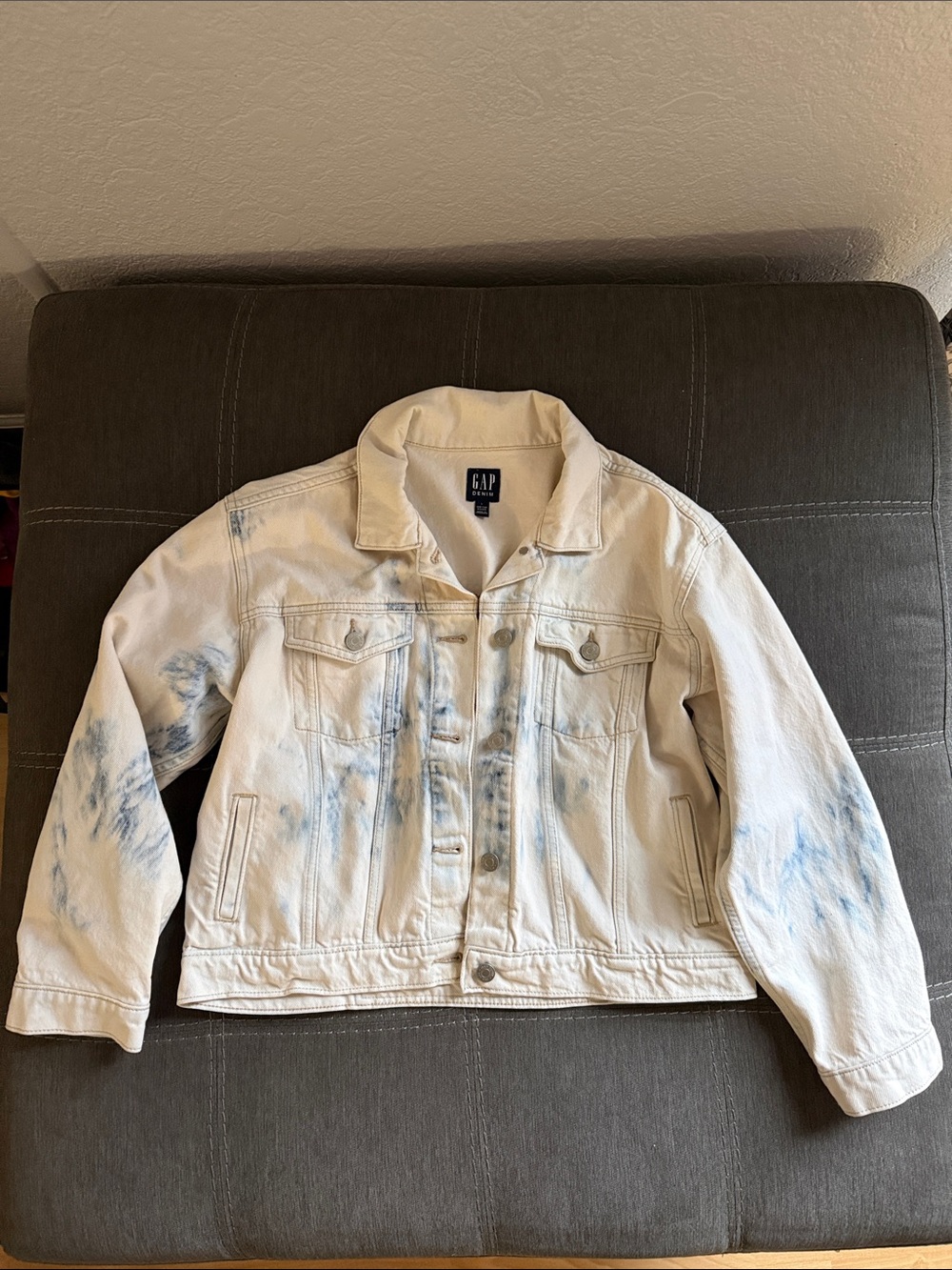 Cropped GAP White Denim Jacket with Light Blue Wash Accents